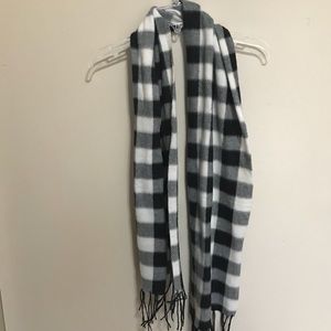 Black and white checkered scarf